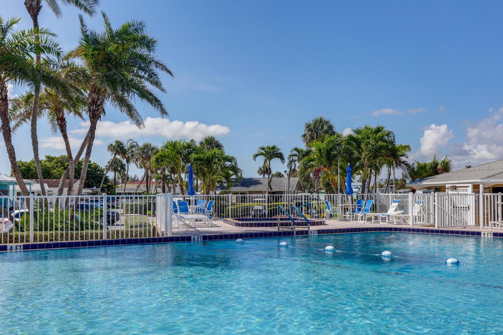 South Hutchinson Island Cottage With Beach Access! Jensen Beach Exterior photo